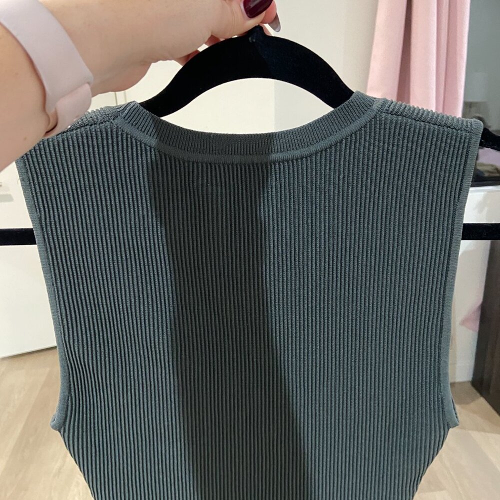 Blue/Gray Ribbed tank - Picture 2 of 3